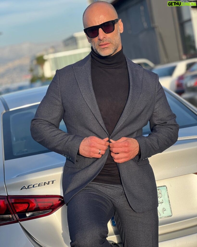 Saleh Abd El Nabi Instagram - تبدأ حياتك محاولاً فهم كل شيء.وتنهيها محاولاً النجاة من كل مافهمته #fashionphotography #trending #actor #egyptian #lebanononline #suit #winter Beirut, Lebanon