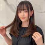 Sally Amaki Instagram – Mirareee Tokyoさんでまた髪質改善トリートメントと前髪カットして頂きました🥰
そして髪めちゃめちゃ伸びてたww
そんで髪想像以上にプリン🍮やったww
あれ？こんなに染めてなかったっけって🤔次なんの色がいいと思う？🤔
.
毎度のこと人見知りなので他撮り写真は顔が真顔になりがち💃🏻💃🏻