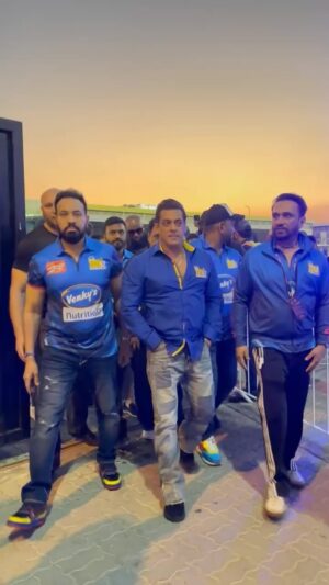 Salman Khan Instagram - #ccl @mumbaiheroesofficial @sohailkhanofficial @jordy_patel @beingshera @prashantroyalty