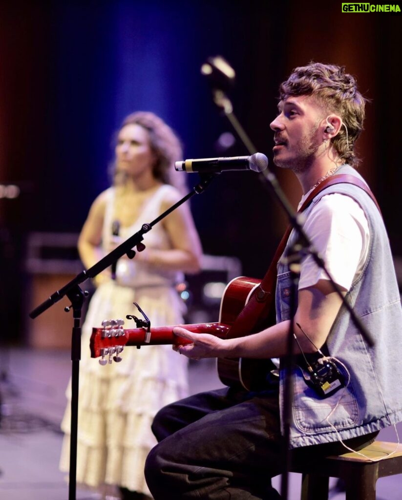 Sam Palladio Instagram - “Nashville Reunion Tour” Rehearsals. Gunnar and Scarlett back in the saddle! Who’s coming to see a show?📸 @timothyjamesbowen Nashville, Tennessee