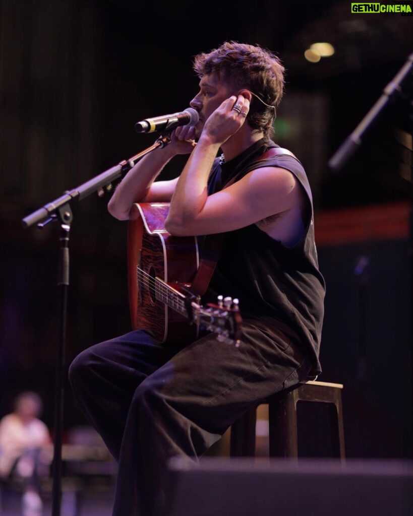 Sam Palladio Instagram - “Nashville Reunion Tour” Rehearsals. Gunnar and Scarlett back in the saddle! Who’s coming to see a show?📸 @timothyjamesbowen Nashville, Tennessee