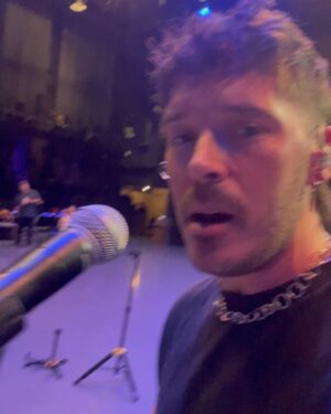 Sam Palladio Instagram - “Nashville Reunion Tour” Rehearsals. Gunnar and Scarlett back in the saddle! Who’s coming to see a show?📸 @timothyjamesbowen