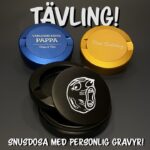 Sami Jakobsson Instagram - Jag snusar inte själv, men det är ju irelevant förvisso😂 Som en liten bonus till nya året så lottar jag ihop med @lugu.se ut en snusdosa med valfri personlig gravyr på. För att delta i tävlingen så behöver du: - Gilla bilden - Följa @lugu.se - Följa @spacetrooperjacobsson - Kommentera 🎉🎉🎉 när ni är klara Vinnaren lottas slumpmässigt ut den 6 jan bland dom som uppfyllt kriterierna🥳🥳