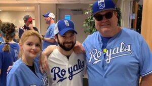 Samm Levine Instagram - The 2019 @bigslickkc shenanigans have begun! This year’s softball game at the @kcroyals Kauffman Stadium was one for the ages! Please enjoy this photo series from the day #BigSlickKC
.
1) Two and a half Jews
2) A Modern Family reunion with @ericstonestreet & @arielwinter 
3) After his walk off victory hit, Antman gets hoisted onto the shoulders of @tarzannoz & @kevinpollak123, while Shazam refuses to help 
4) Moments after umpire Bruce Dreckman drilled me in the head with an unannounced toss into the dugout suite. He was kind enough to check on me and make sure I wasn’t going to sue
5) A musical interlude brought to you by @zacharylevi & @tarzannoz (I should know this one better)