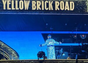 Samm Levine Instagram - 30. That’s how many times I’ve seen the incomparable @EltonJohn perform live. And last night was epic. From the theatrics to the outfits to @caryelwes being our concert date. Thank you, Sir Elton, for the lifetime of amazing music ♥️