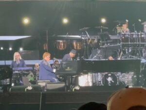 Samm Levine Instagram - 30. That’s how many times I’ve seen the incomparable @EltonJohn perform live. And last night was epic. From the theatrics to the outfits to @caryelwes being our concert date. Thank you, Sir Elton, for the lifetime of amazing music ♥️