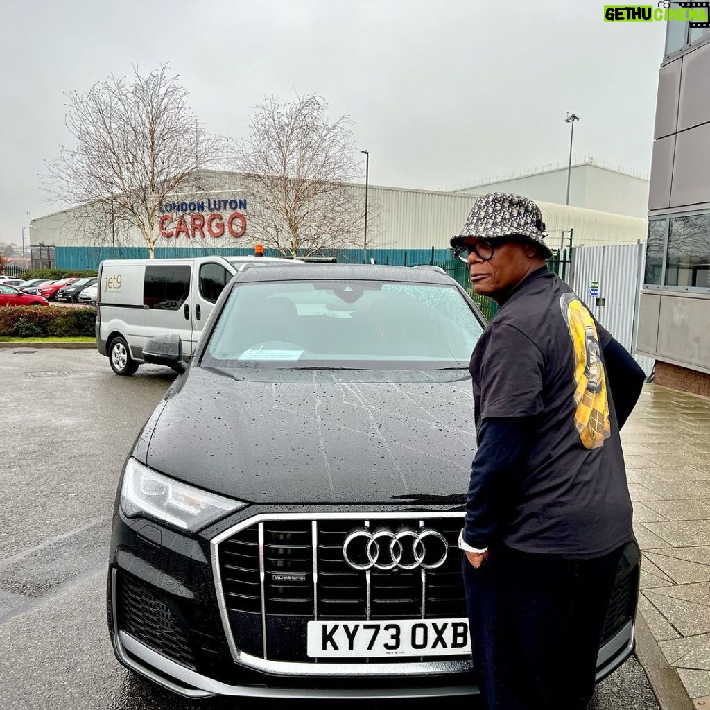 Samuel L. Jackson Instagram - Many thanks to the @audiuk team for the #audiq7. We had a brilliant time cruising around London in it this week… with a new @argyllemovie shirt! London, United Kingdom
