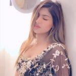 Sana Sultan Instagram - Ye song sun kar na chahte huye b kisi ki yaad aajati hai😅😇 Mumbai - City of Dreams