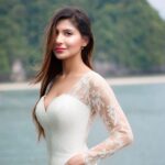 Sana Sultan Instagram - Don’t just be a girl with pretty face, be an intelligent,wise well spoken girl so that they can say “Damn! Half of her Beauty is Her Brain” 🤍✨