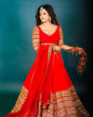 Sanchari Mondal Instagram - Colour of love is ❤️ #sancharimondal 
💄@sahasumana
👗@mahadevraj62