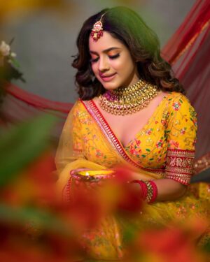 Sanchari Mondal Instagram - Happyyyyy diwali❤️
💄@shahsumana
👗 @mahadevraj62 
📷 @photographer_santanu_