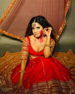 Sanchari Mondal Instagram - Colour of love is ❤️ #sancharimondal 
💄@sahasumana
👗@mahadevraj62