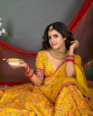 Sanchari Mondal Instagram - Happyyyyy diwali❤️
💄@shahsumana
👗 @mahadevraj62 
📷 @photographer_santanu_