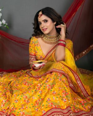 Sanchari Mondal Instagram - Happyyyyy diwali❤️
💄@shahsumana
👗 @mahadevraj62 
📷 @photographer_santanu_
