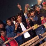 Sanchari Mondal Instagram - আমি গায়িকা নোই আর যারা আমার সাথে গলা মিলিয়ে ছিল তারাও যে খুব সুরেলা তা নয় কিন্তু এই শীত এর রাত এ আমরা সবাই মিলে 100% আনন্দ করেছি তা নিয়ে কোনো সন্দেহ ছিল না 🤘❤️👍 #sancharimondal