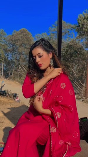 Sanchita Shahi Instagram - जिन्दगी भनेको आफैले कोरेर बनाउने तस्बिर हो 🤞मिहेनत गरे चित्र ,अल्छि गरे बिचित्र्😏🤨😔