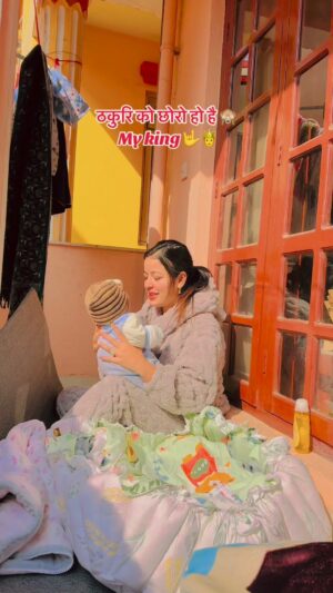 Sanchita Shahi Instagram - ठकुरि हो ठकुरि 🙈#loveyouforever❤️ #fupa_bhadai👩‍👦 #myking👑 🤴