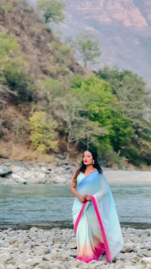 Sanchita Shahi Instagram - वालापनको दिन पो रंगिन थियो ,उमेर बढे संगै जिवनको रंग धमिलो हुदै जाने रैछ!🥲 #Maharani🥺🥺