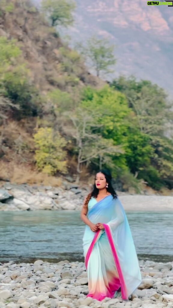 Sanchita Shahi Instagram - वालापनको दिन पो रंगिन थियो ,उमेर बढे संगै जिवनको रंग धमिलो हुदै जाने रैछ!🥲 #Maharani🥺🥺