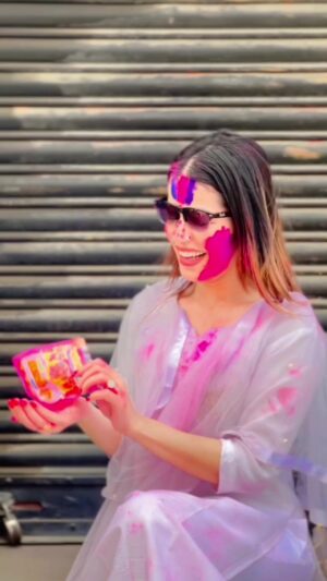 Sanchita Shahi Instagram - यो जिन्दगी पनि होलि को रङ्ग जस्तै हो 🥺