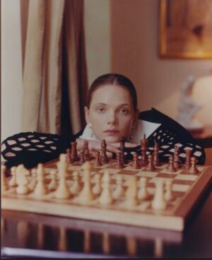 Sandra Drzymalska Instagram - @vogue.polska 
Fot. @dudihasson1 
Styling @ashleebarrettbourmier 
Make up & hair @emilzedhair