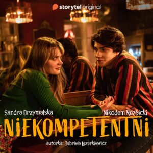 Sandra Drzymalska Instagram - Zapraszam do słuchania audiobooka ,,NIEKOMPETENTNI” 💜 
link: https://www.storytel.com/pl/pl/books/niekompetentni-2095408 

To była wspaniała praca! Dziękuje 🧡
Autor: Gabriela Łazarkiewicz - Sieczko
Produkcja : @storytel.pl