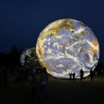Sandra Parmová Instagram - Nádhera ve dne i v noci.🌗🪐🌕🌍🤩 Festival planet je na Kraví hoře k vidění až do 8.8., určitě zajděte 👌🏼❤️ Na profilu @brnoplanetarium si můžete vždy ověřit, jestli planety vzhledem k počasí nafukují 🫶🏼 #brno #kravihora #festivalplanet #slunce #zeme #planetazeme #zazitek #prodeti #rodicemvbrne #krasa #vednevnoci #odraz #vodnihladina #planety #nadhernapodivana #tip #prorodice #kamsdetmi #kamsdetmivbrne #planetarium #planetariumbrno #terralona #lunalona Kraví hora