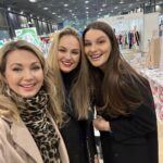 Sandra Parmová Instagram - Že toho dnes bylo k probírání, když se vidíš po taaak doouhé době 😃 #mamy ❤️ #materstvi #inspirujemesenavzajem #brno #brnenskeveletrhy #veletrhprodite @bvvprodite #maminky #pracovniradosti Veletrhy Brno