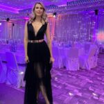 Sandra Parmová Instagram - “People, who wear black clothes are usualy living very colorful lifes.” 🤌🏼✨🖤 Černé krásky od mojí @hermine.khalaf.pogosyan 🖤 Tak dobře se v nich tančilo a pohodlnost level milion! 🤩 Děkuji, drahá💋 📍 @hotelinternationalbrno #eveningdress #blacklove #secondskin #hermine #herminekhalafpogosyan #fashiondesigner #loveher #loveherjob #nejsikovnejsi #herminka #brno #hotelinternationalbrno #ples #mama Hotel International Brno