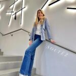 Sandra Parmová Instagram - Mám pro vás ✨SOUTĚŽ✨ o 3 vouchery na 1500 Kč od @bezvasport 🥳 Podmínky: 🧥 sledovat můj profil a @bezvasport 👗 a označit někoho, kdo má taky rád módu a soutěže 👟 komentářů můžete přidat více, jen se profily nesmí opakovat. Ano, to je opravdu vše☺️ Losuji v neděli 3.12., ať za vouchery ještě stihnete nakoupit dárečky🎁 A určitě koukněte na @bezvasport, kde už mají předvánoční akce (kódy teď nejsou, velké slevy mají rovnou na e-shopu😉) Už máte třeba šaty ke stromečku? Pokud ne, doporučuji ty na druhé fotce, jsou nádherné 😍❤️ #soutez #soutezime #bezvasport #spoluprace #moda #nakupy #obleceni #kabat #trenckot #saty #sukne #novysatnik #ootd #podzim #zima #vanoce #satykestromecku Prague, Czech Republic