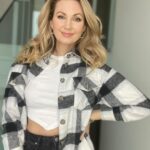 Sandra Parmová Instagram - Krásný den 💋 S kódem Sandra20 od @bezvasport můžete i vy proměnit váš šatník podle toho, jestli to vidíte černě nebo spíše růžově 🤗💞 Slevový kód vám platí na celý sortiment, na novinky a dokonce i už zlevněné věci 💥💥 Jen pozooor, kód můžete uplatnit v Česku i na Slovensku pouze 3 dny - nejpozději do 14.2. do půlnoci❣️❣️❣️ Odkazy na jednotlivé kousky - i na ty šaty, které se vám tak líbily, vám dám do stories ❤️ #spoluprace #bezvasport #bezvasportfashion #trendyol #saty #topy #kosile #svetry #dziny #dnesnosim #fashionlover #fashioninspo #ootd #novyrok #novysatnik #refresh Brno, Czech Republic