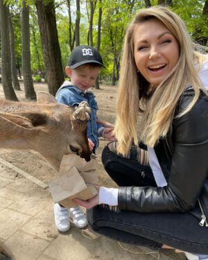Sandra Parmová Instagram - 📍Zoo Györ #tipnavyletsdetmi 
Moc krásná interaktivní zoo, tak akorát velká, takže to i s menšími dětmi v pohodě zvládnete projít👌🏼 Krmení zvířátek všechny neskutečně bavilo a na nádherném hřišti se děti taky pořádně vyblbly. Z Brna jste tam za 2 hodinky 🚙, moc doporučujeme🤗❤️

#vylet #tip #tipprorodice #vyletsdetmi #zoo #zoogyor #madarsko #interaktivnizoo #dovca #zviratka #krmeni #nacestach #sdetmi #vsechnymojelasky #podleEmily @podle_emily @zoogyorofficial