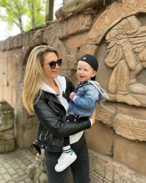 Sandra Parmová Instagram - 📍Zoo Györ #tipnavyletsdetmi 
Moc krásná interaktivní zoo, tak akorát velká, takže to i s menšími dětmi v pohodě zvládnete projít👌🏼 Krmení zvířátek všechny neskutečně bavilo a na nádherném hřišti se děti taky pořádně vyblbly. Z Brna jste tam za 2 hodinky 🚙, moc doporučujeme🤗❤️

#vylet #tip #tipprorodice #vyletsdetmi #zoo #zoogyor #madarsko #interaktivnizoo #dovca #zviratka #krmeni #nacestach #sdetmi #vsechnymojelasky #podleEmily @podle_emily @zoogyorofficial