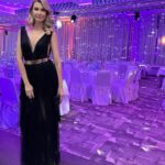 Sandra Parmová Instagram - “People, who wear black clothes are usualy living very colorful lifes.” 🤌🏼✨🖤 Černé krásky od mojí @hermine.khalaf.pogosyan 🖤 Tak dobře se v nich tančilo a pohodlnost level milion! 🤩 Děkuji, drahá💋 📍 @hotelinternationalbrno #eveningdress #blacklove #secondskin #hermine #herminekhalafpogosyan #fashiondesigner #loveher #loveherjob #nejsikovnejsi #herminka #brno #hotelinternationalbrno #ples #mama Hotel International Brno