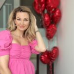 Sandra Parmová Instagram - Krásný den 💋 S kódem Sandra20 od @bezvasport můžete i vy proměnit váš šatník podle toho, jestli to vidíte černě nebo spíše růžově 🤗💞 Slevový kód vám platí na celý sortiment, na novinky a dokonce i už zlevněné věci 💥💥 Jen pozooor, kód můžete uplatnit v Česku i na Slovensku pouze 3 dny - nejpozději do 14.2. do půlnoci❣️❣️❣️ Odkazy na jednotlivé kousky - i na ty šaty, které se vám tak líbily, vám dám do stories ❤️ #spoluprace #bezvasport #bezvasportfashion #trendyol #saty #topy #kosile #svetry #dziny #dnesnosim #fashionlover #fashioninspo #ootd #novyrok #novysatnik #refresh Brno, Czech Republic