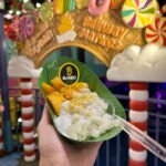 Sandra Parmová Instagram - Kdybych měla vybrat v Dubaji 1️⃣ místo, kam se chci znova podívat, rozhodně by to bylo do @globalvillageuae. Tam máte celý svět a jeho nejikoničtější stavby doslova na dlani 😍😍😍 Setkává se tam více než 90 kultur a jde tak o jeden z největších zábavních parků na světě. 🎡🕌🎢 Jak moc vás ohromí, to se nedá slovy ani fotkami vyjádřit 😃 Možná videi ve stories, mrkněte ☺️ My navštívili úžasné muzeum kuriozit a zrcadlový labyrint a také obří kolo s překrásným výhledem a další kolotoče a atrakce. Taky jsme ochutnali dobroty z flow marketu a moji nejoblíbenější sticky rice with mango.🥭😋 Na zdejších trzích by se daly strávit, abyste se vším dostatečně pokochali. Zkrátka tolik koncentrované zábavy a zážitků na jednom místě jsem ještě neviděla. Za mě totální pecka. 👌🏼👌🏼 Co vy, byli jste a líbilo se? 🤗 @globalvillageuae @visit.dubai #globalvillagedubai #dubaj #dubai #visitdubai #travelgram #love #fun #mumanddaughter #traveling #together The Global Village, قلعه الميدان لليوله (Dubai)