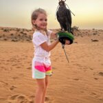 Sandra Parmová Instagram - Pouštní safari 🐫🌅 Tohle byl tak krásný výlet 😍 Magický západ slunce na dunách, velbloudi, tradiční jídlo a nadšené děti.👌🏼❤️ Thank you for a beautiful trip @platinumheritage 🐫❤️ @visit.dubai #vylet #dopouste #dubaj #dubai #poust #desert #zapadslunce #sunset #velbloud #projizdka #pisecneduny #elegabags #traditionalfood #traditionaltattoo #camels Platinum Heritage Dubai