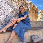 Sandra Parmová Instagram - La Pedrera, známá také jako Casa Mila, jedna z nejikoničtějších budov Barcelony 😍 Díky, Veru, že mám více fotek, než Instáč snese 😅 @klapina La Pedrera-Casa Milà