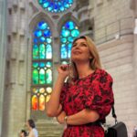 Sandra Parmová Instagram - #carousel #LaSagradaFamilia ❤️ Neuvěřitelné místo😍 #barcelona #vylet #narozeninovyvylet #sagradafamilia #basilica #unbelievable #love #antonigaudi #genius Sagrada Familia, Barcelona