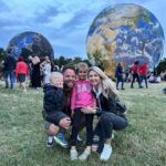 Sandra Parmová Instagram - Nádhera ve dne i v noci.🌗🪐🌕🌍🤩 Festival planet je na Kraví hoře k vidění až do 8.8., určitě zajděte 👌🏼❤️ Na profilu @brnoplanetarium si můžete vždy ověřit, jestli planety vzhledem k počasí nafukují 🫶🏼 #brno #kravihora #festivalplanet #slunce #zeme #planetazeme #zazitek #prodeti #rodicemvbrne #krasa #vednevnoci #odraz #vodnihladina #planety #nadhernapodivana #tip #prorodice #kamsdetmi #kamsdetmivbrne #planetarium #planetariumbrno #terralona #lunalona Kraví hora