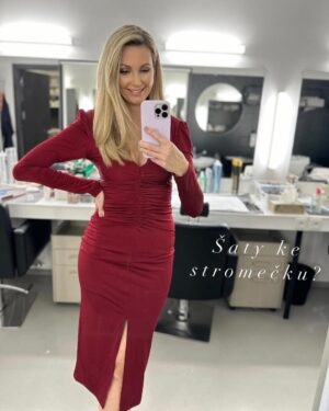 Sandra Parmová Instagram - Mám pro vás ✨SOUTĚŽ✨ o 3 vouchery na 1500 Kč od @bezvasport 🥳
Podmínky: 
🧥 sledovat můj profil a @bezvasport
👗 a označit někoho, kdo má taky rád módu a soutěže
👟 komentářů můžete přidat více, jen se profily nesmí opakovat. 

Ano, to je opravdu vše☺️ Losuji v neděli 3.12., ať za vouchery ještě stihnete nakoupit dárečky🎁 A určitě koukněte na @bezvasport, kde už mají předvánoční akce (kódy teď nejsou, velké slevy mají rovnou na e-shopu😉) Už máte třeba šaty ke stromečku? Pokud ne, doporučuji ty na druhé fotce, jsou nádherné 😍❤️

#soutez #soutezime #bezvasport #spoluprace #moda #nakupy #obleceni #kabat #trenckot #saty #sukne #novysatnik #ootd #podzim #zima #vanoce #satykestromecku