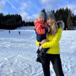Sandra Parmová Instagram - Mého ❤️ šampion 🥰 📍 @ski_harusak necelou hodinu od Brna 👌🏼⛷️ #lyzujeme #poprvenalyzich #lyzar #harusak #novemestonamorave #sdetmi #nalyzich #ucimeselyzovat #leonek #mehosrdcesampion #lavju SKI Harusák Nové Město na Moravě