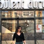 Sanem Yeles Instagram - O kadar çok teşekkür etmek istediğim insan var ki bu heyecanlı sürecime benimle ortak olan... öncelikle hayalimdeki elbiseyi hayalimden daha güzel tasarlayan @eraykoseoglu_hautecouture 😊, “sen herşeyi bana bırak”deyip harika saç ve makyajımı yapan @bulent_duruk abim🕺🏽, bütün gecenin ve organizasyonun sorunsuz geçmesini sağlamakla kalmayp bizimle eğlenen,bizi çok güzel ağırlayan @abacikonakotel personeli ve @ykslduygu ,elbisemin aynısının pastasını yaparak beni şoka uğratan @venedikpastaneleri ,nişan aykkabılarım için @meriayakkabi .... Ve elbette kız isteme operasyonunda canını dişine takan, bütün gece benimle tepinen canlarım ilkyardım ünitem @mavi_gomlek , kardeşim @mervemutlumerdogru , istemenin ortasında evimizi başımıza yıkan @zeynepbektass , yıldız tilbe taklidiyle geceyi şenlendiren @pukeneka , yanımızda olmak için kilometreler gelen @epru.vural ve @a.srhtkpln... ve katılan,kutlayan,iyi dileklerini gönderen tüm canlarıma milyonlarca teşekkürler❤️❤️❤️💃🕺🏽iyi ki varsınız😘😘yak