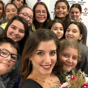 Sanem Yeles Instagram - Bugün beni ağırlayan çok değerli Eskişehir Bahçeşehir kolejine, vesile olan @ahufenerli öğretmenime ve yeni arkadaşlarıma çok çok teşekkürler😊😊