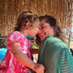 Sanem Yeles Instagram - Ele avuca sığmazdı deli gönlüm Bir zamanlar neredeydi, şimdi nerde İster güneş ol yak beni Yağmurum ol ağlat beni Aklım başka, duygularım başka yerde İster güneş ol yak beni Yağmurum ol ağlat beni Aklım başka, duygularım başka yerde Bir deli rüzgar savurdu beni böyle Umutlu tutsak benim, altın kafeste İster güneş ol yak beni Yağmurum ol ağlat beni Zincirleri yüreğimin artık sende Yok ağlatmaz asla beni, bir gün ayrılık Pişmanlığım nefret olmaz, öfke olmaz Senden daha acı bir hasret bulunmaz