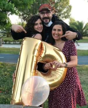 Sanem Yeles Instagram - … Doğum günün kutlu olsun 
Mutlu ol senelerce 
Sana boncuktan kuş yaptım 
Konacak pencerene…@arslanpelin #babyshark #mysupersweet28