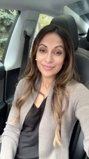 Sangita Patel Instagram - Well, today is going to be a day…not the usual #FITNESSTUESDAY 

After an unexpected emotional ‘holy-shit-r-u-serious’ week. On the day the team found out about the ending of our show, I was having my pre-op appt yup, I’m having surgery❤️
A while back I talked about a lump on my thyroid. Everything seem to be fine after the biopsy but as it continued to grow I saw a specialist - so for someone like me who doesn’t have thyroid disease and recent findings of ‘suspicious elements’ within the nodule, I need to take this sucker out…

Here’s to a quick recovery and to a successful surgery. Wish me luck, I got this, I’m the GEETS 💪🏽😊
 

#TakeCareOfYourHealth #AnotherTwist #Surgery #ThyroidDisease