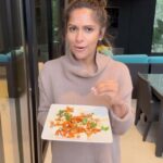 Sangita Patel Instagram - Harissa chickpeas w/ roasted carrots and with delish toppings! Get those veggies in 🥕 Prep the carrots About 3-4 carrots sliced or shred 2 tbsp olive oil 1 tbsp honey 1/2 tsp garlic powder 1/2 tsp paprika Salt, to taste Prep the #chickpeas: 1 can of chickpeas (drained) 3 tbsp harissa paste Some olive oil Salt and pepper Put in oven at 400 for 20-30 mins until the chickpeas are crisp to your liking The fun stuff - time to plate 1/2 cup greek yogurt, I’ve also done tzatziki Add some feta, parsley 2 tbsp of tahini (add a little water if you want it thinner Drizzle Chili-infused olive oil or just chilli flakes and olive oil Enjoy! #CookinWSangi #Salad Thanks @gatherednutrition #vegetables 🥰