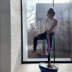 Sangita Patel Instagram - It’s #FITNESSTUESDAY !!! Can you hula your leg while balancing on a bosu ball?! 😄 So many elements to this challenge - I can’t find the original creator but yes, your core is tested! Ha, right after passing the challenge, I went a little cray cray with the hula hoop, I realized I actually don’t know how to hula hoop 🤷🏽‍♀️😂 Now I’m determined to learn! #MakeItFun #FitnessChallenge #MOTIVATE #Smile