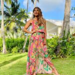 Sangita Patel Instagram - FashiON Oh my, did we ever play with colours shooting Love and Translation 🌈 Which is your favourite look? A - Bluey-yellowy B - Orangey C - Limey D - Greeny E - Tropically F - Blanche G - Reddy H - Flowery I - Highlighty J - Greeny 2.0 All looks courtesy of my @aliciasmcn Kudos to @briangonerogue - every hairdo had a story! Hard to keep it up while shooting in 35 degrees! Luv ya buddy Back on Sunday with episode 4 it’s going to juicy on @tlc @streamonmax 😁 #Fashion #onSet #host #looks